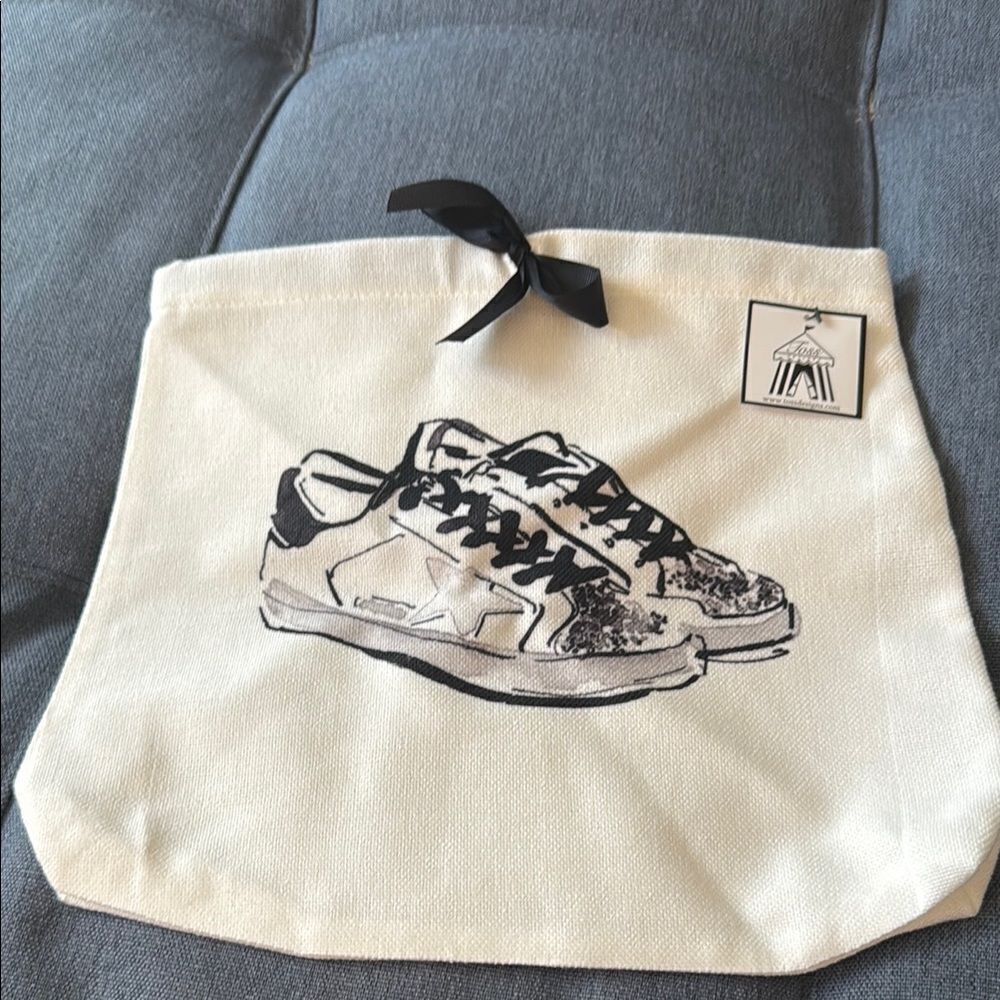 NWT Toss Designs White Star Sneaker Drawstring Shoe Storage Bag.